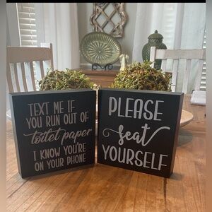 Bathroom decor - lot of 2